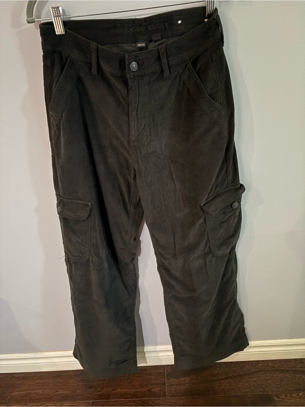 American Eagle Women’s Dark Gray Corduroy Cargo Pants in size 4 Short.
